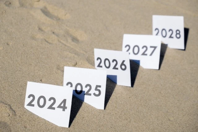 2024 to 2028 on cards in sand