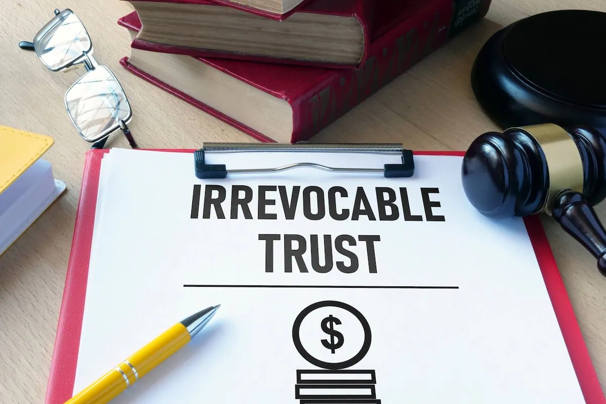 Revocable Trust vs. Irrevocable Trust: Which Should You Use? 4 estate planning irrevocable trust clipboard