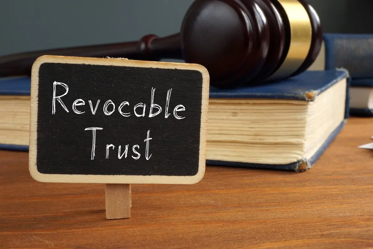 Revocable Trust vs. Irrevocable Trust: Which Should You Use? 3 estate planning revocable trust gavel books
