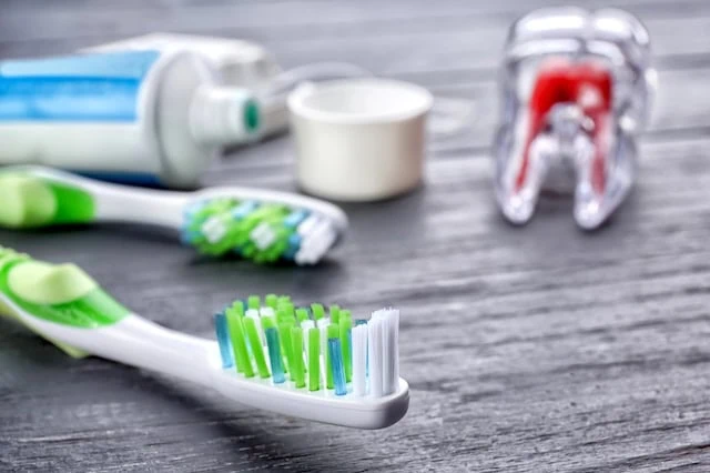aldi dental hygiene toothbrush 640