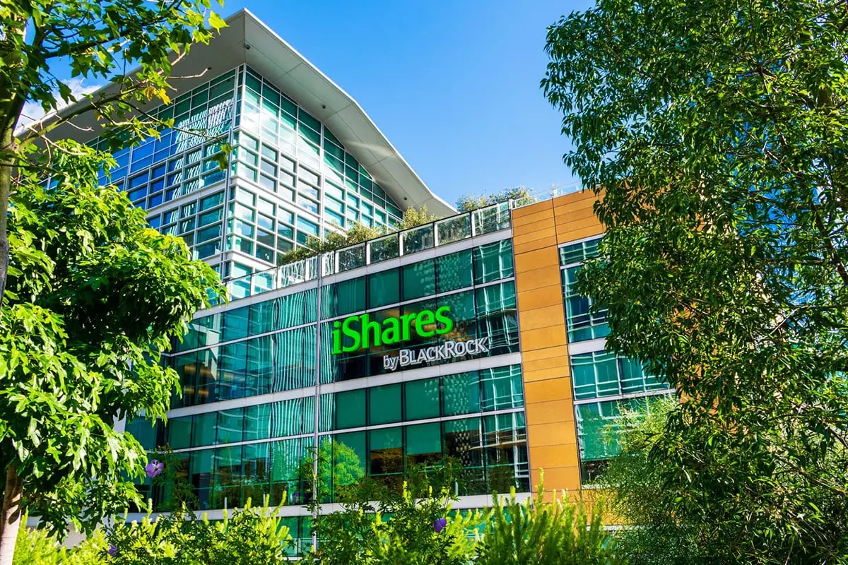 The Best Dividend Stocks: 10 Pro-Grade Income Picks for 2026 8 an ishares by blackrock sign on the side of a building.