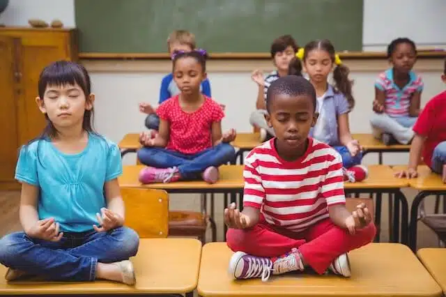 children meditating right mindset