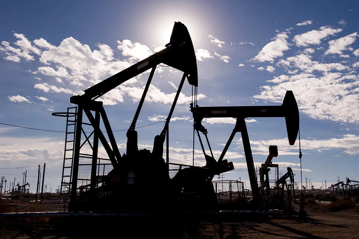 5 Best Energy ETFs for the Rise of Oil, Natural Gas + More 2 Pumpjacks extract oil from an oilfield.