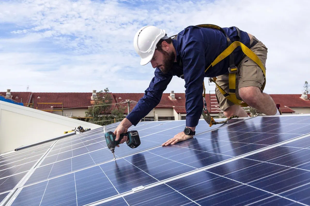 5 Best Energy ETFs for the Rise of Oil, Natural Gas + More 6 a technician installs a solar panel.
