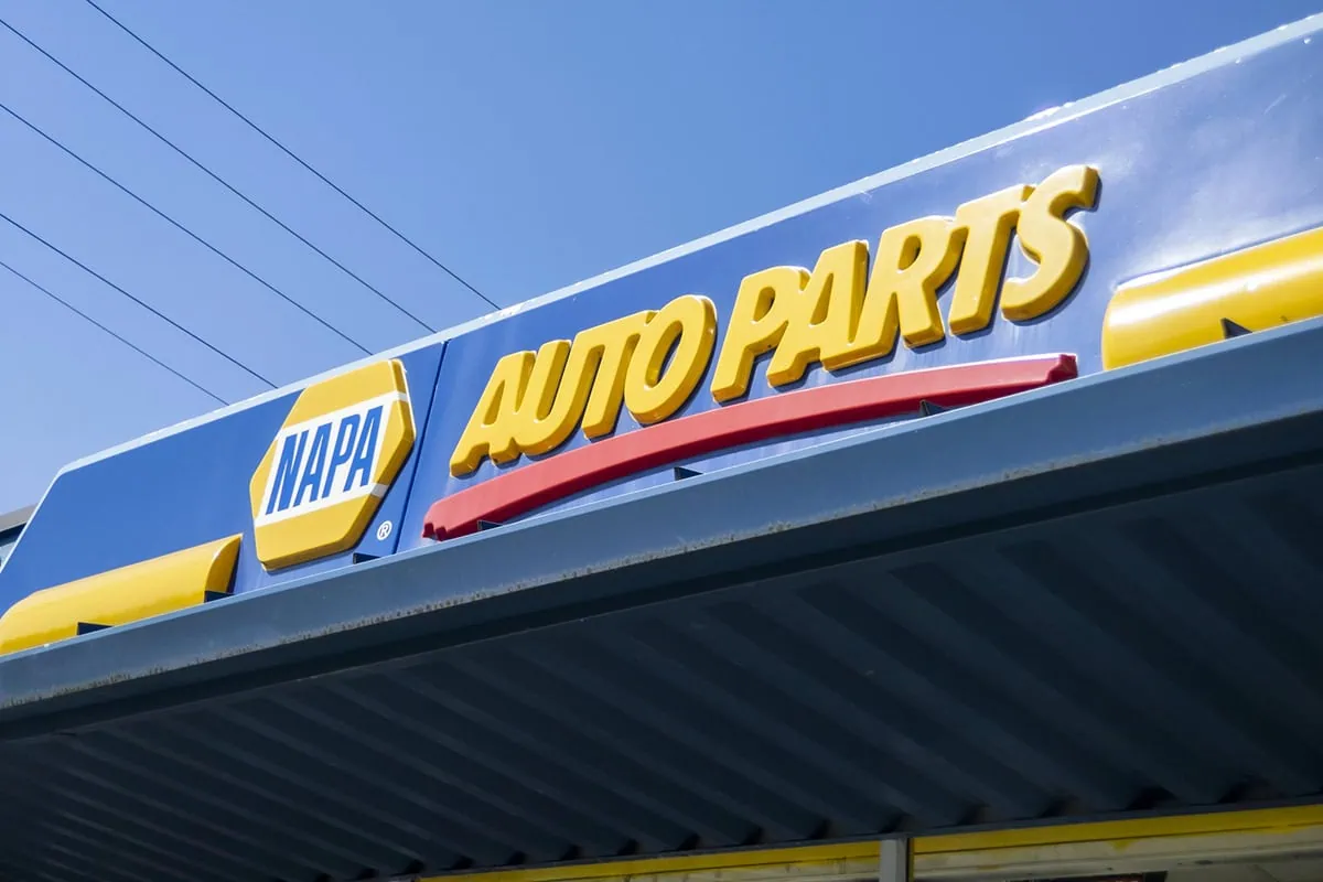 15 Dividend Kings for Royally Resilient Income 16 a napa auto parts store sign.