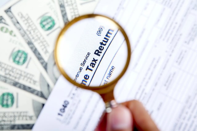 Our Guide to the New Senior Tax Deduction 8 income tax return from retirement magnifier 640
