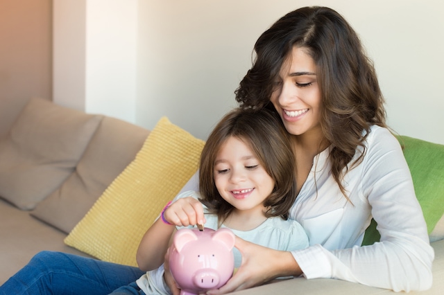 mother child daughter piggy bank savings