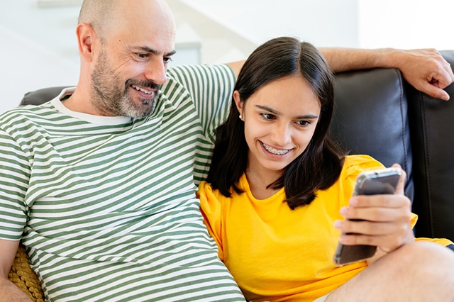 parent with teen daughter phone