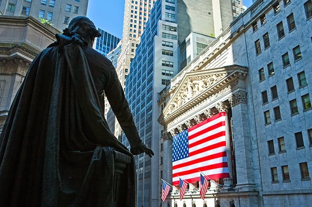 8 Best T. Rowe Price Funds to Buy Now 4 a statue of george washington overlooks the new york stock exchange.