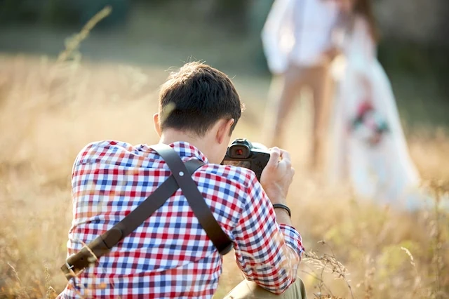 summer job teen wedding photographer