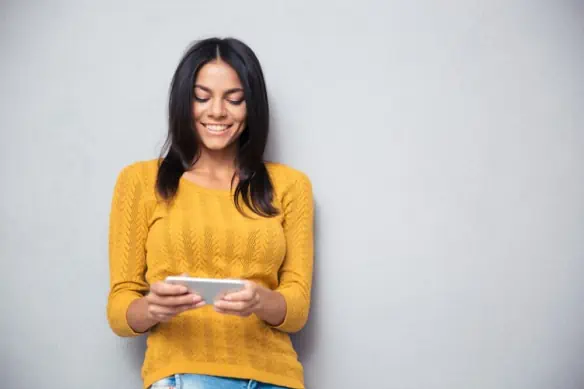 teen using a money app on her phone