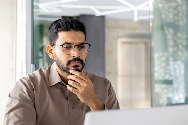 Should I Use AI for Financial Advice? 8 thinking investor decision thoughts