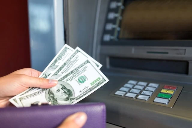 withdraw money atm retirement strategy 640